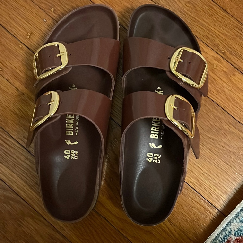Brown patent leather, big gold buckle Arizona Birkenstocks size 40